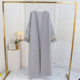 عباية نسائية مفتوحة بأكمام مطرزة بالزهور